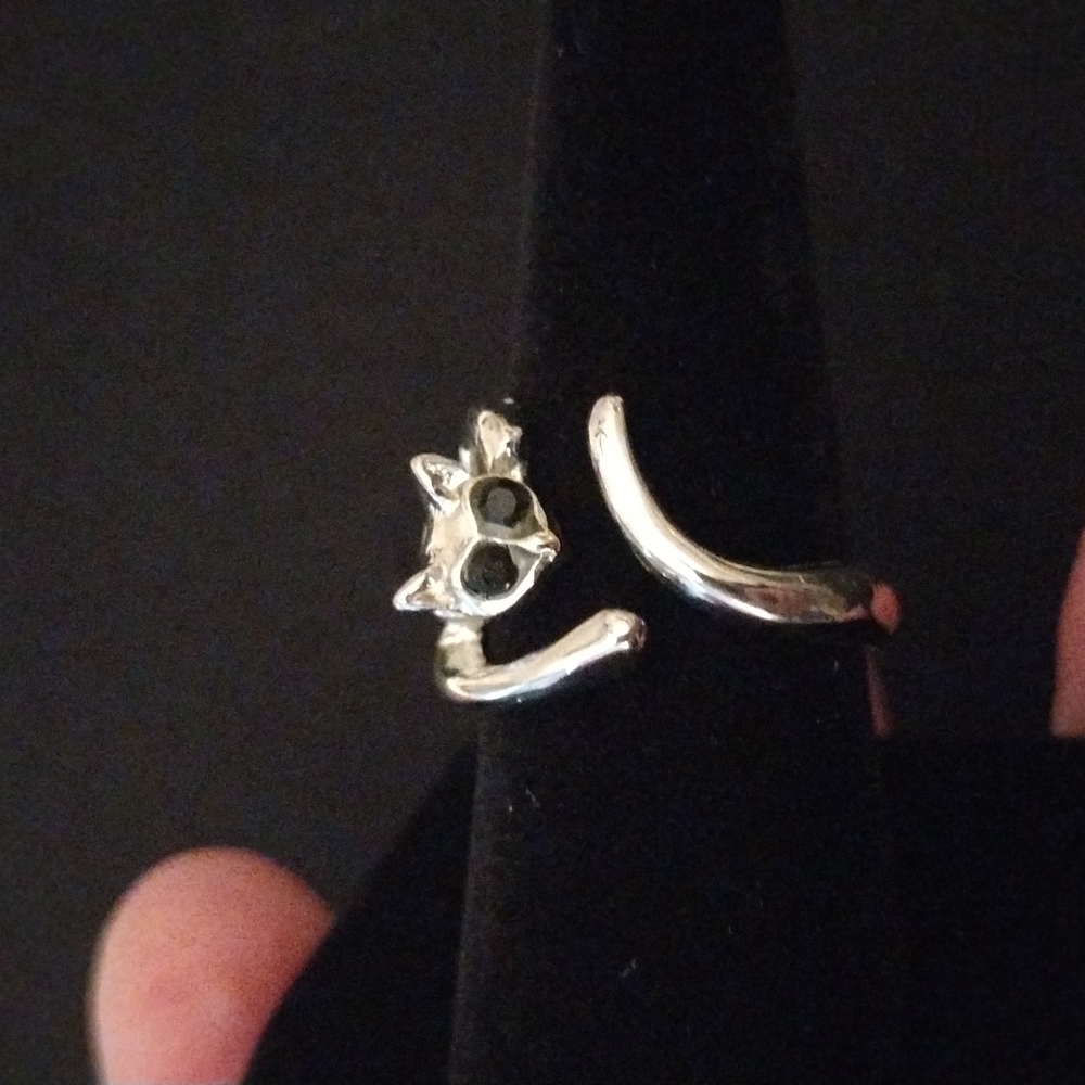 Silver Tone Cat w/ Black Stone Eyes Ring Size 8